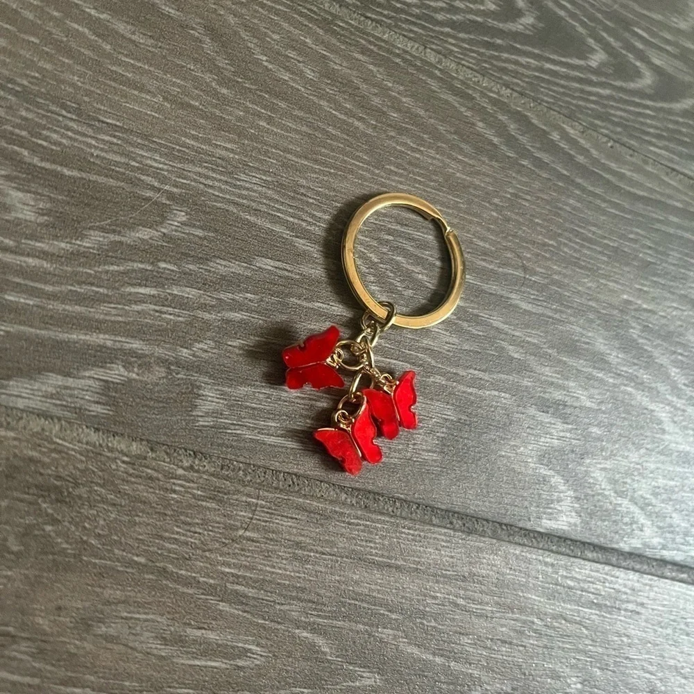 Butterfly charm 🌼 - Picture 1 of 2